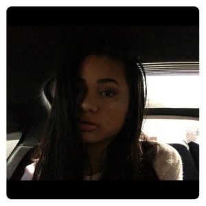 I’m Tati✨ Make bundles and Offers🌺